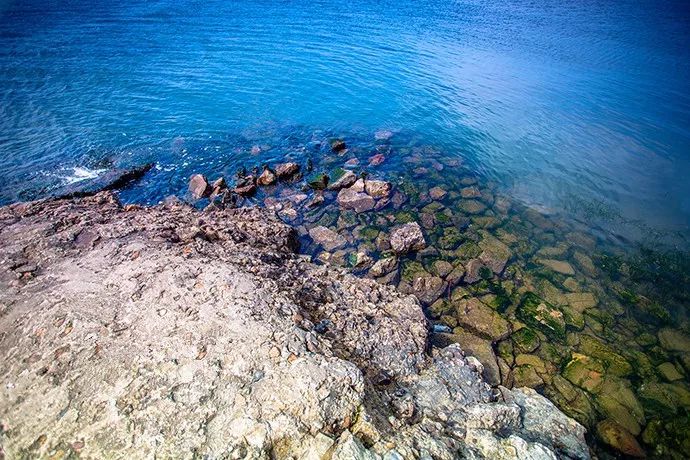 马尔代夫的蓝天绿树水清沙白,北京周边绝美海滩