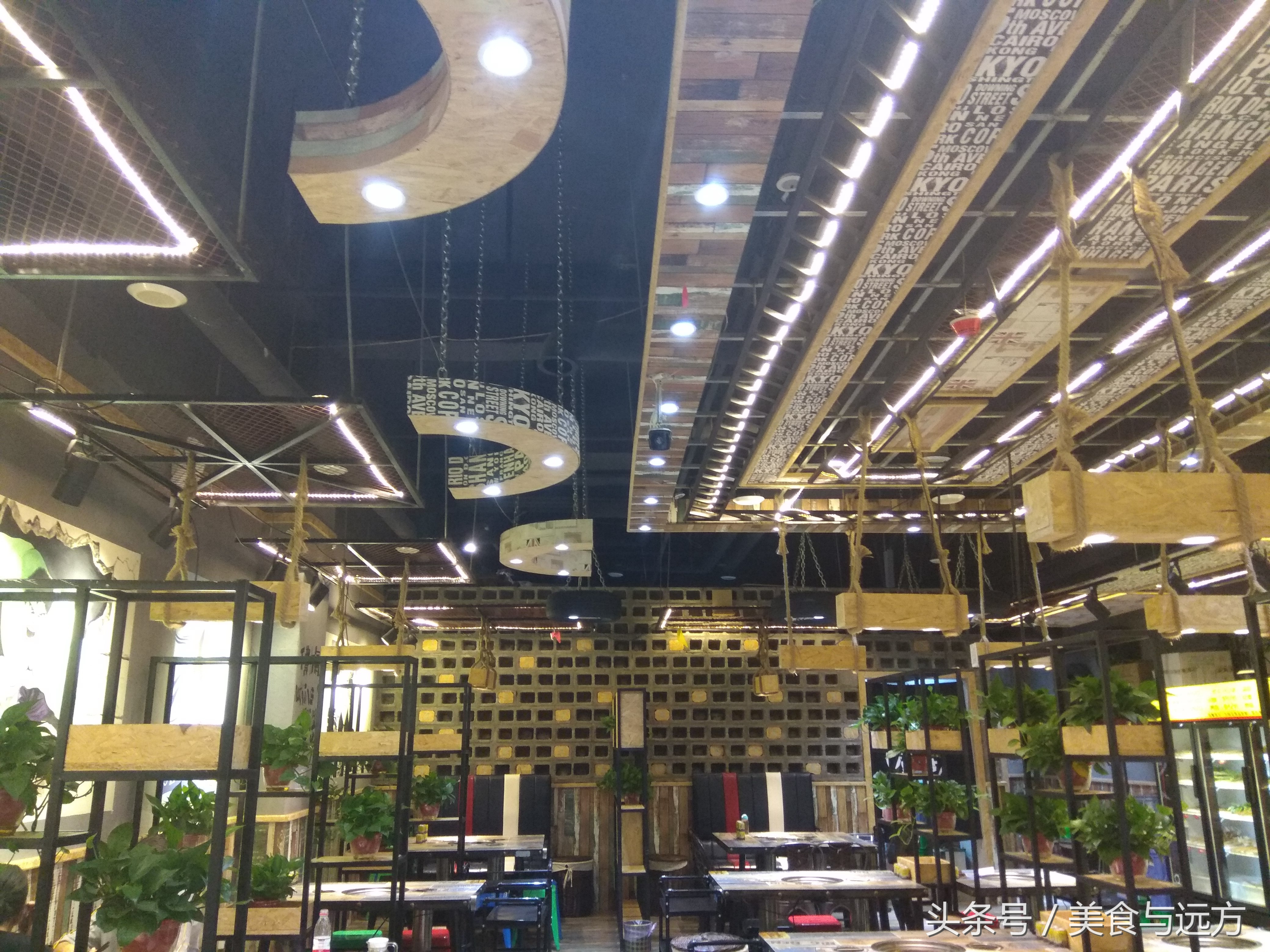 美食探店｜成都屋头串串，三人吃了一百二