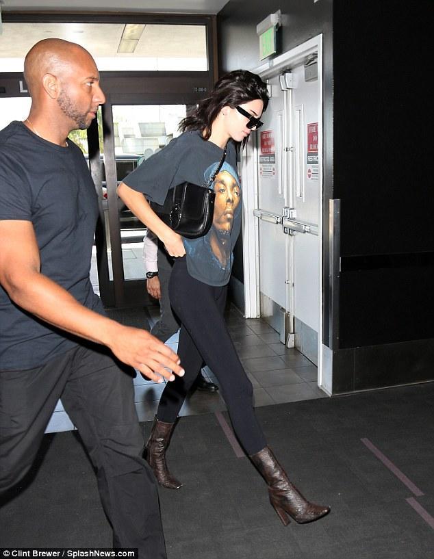 肯达尔詹娜生活装,肯达尔詹娜穿着