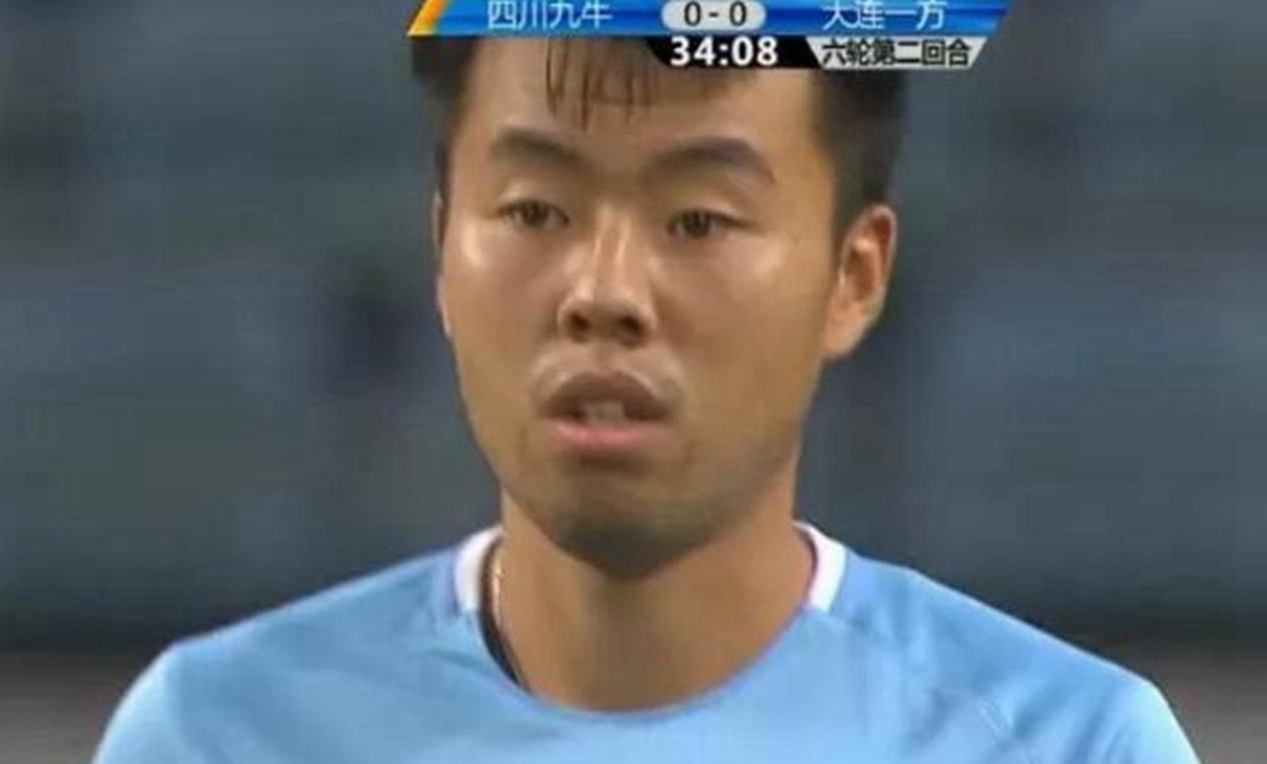 学王燊超*器武**加成？保级队再闹笑话，中超球员赛场之上疑再带项链