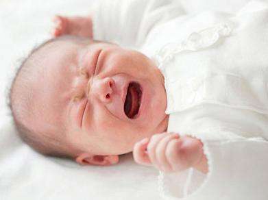 处理宝宝头部摔伤示范,头部摔伤如何急救