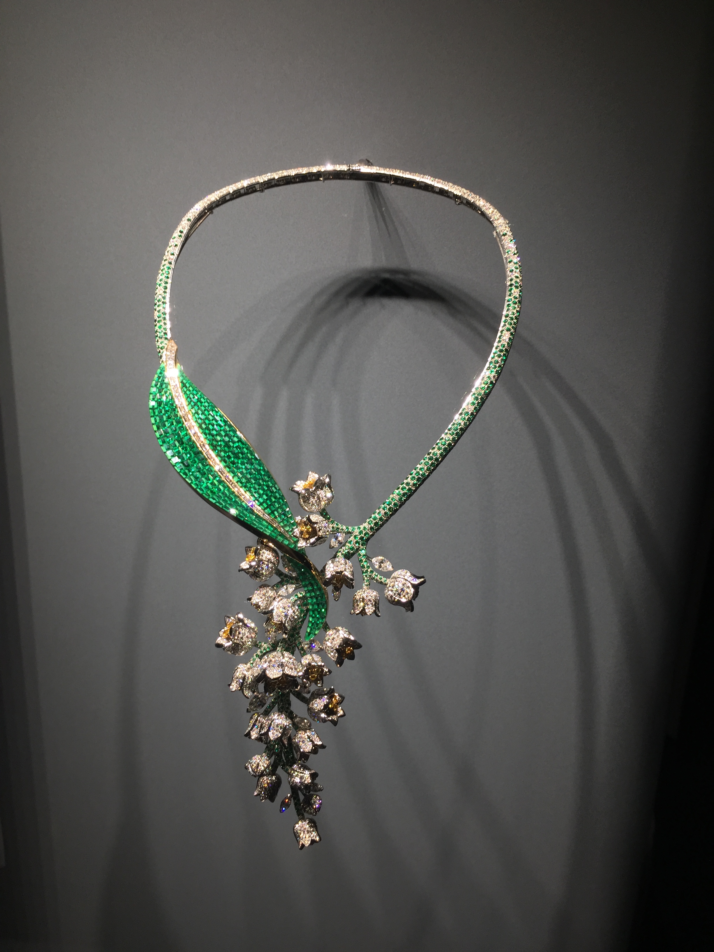 梵克雅宝黑色的四叶草是什么宝石,梵克雅宝四叶草是珠宝吗