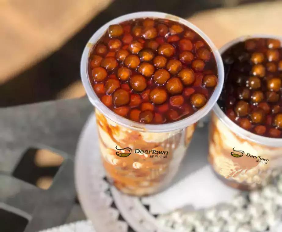 邂逅「麓谷小镇」，遇见软欧包与新派茶的小幸运