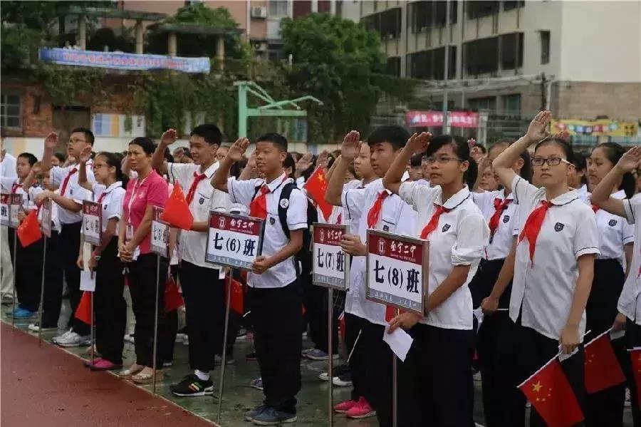 南宁市校服变迁史,带你回顾一下校园时光