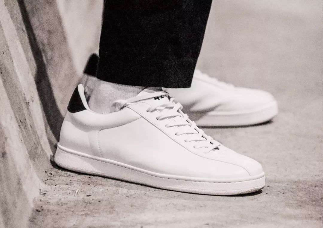 潮闻快食知名鞋店Solebox要求买家上脚离店!