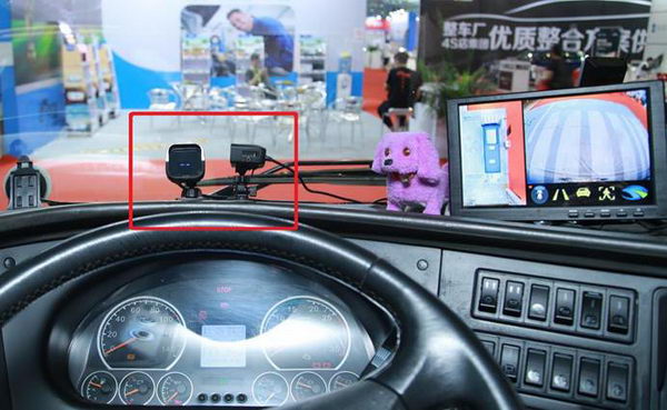 宇通客车和高级客车对比,宇通轻客9座客车实测