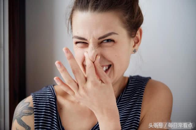 鼻子毛孔大黑头去除小妙招,鼻子毛孔粗大鼻周发红怎么改善