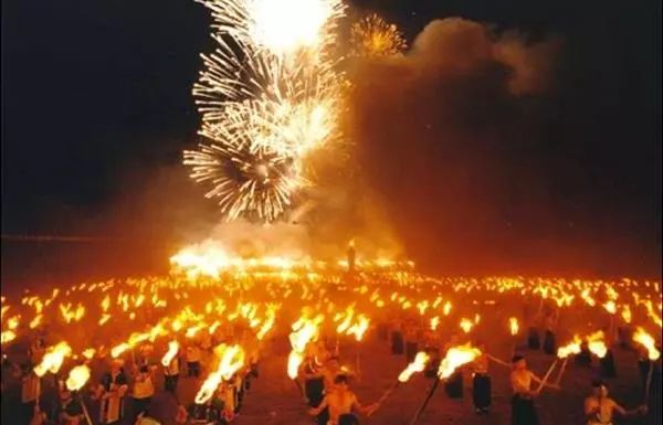 宁可错过世界杯也不要错过云南的火把节！