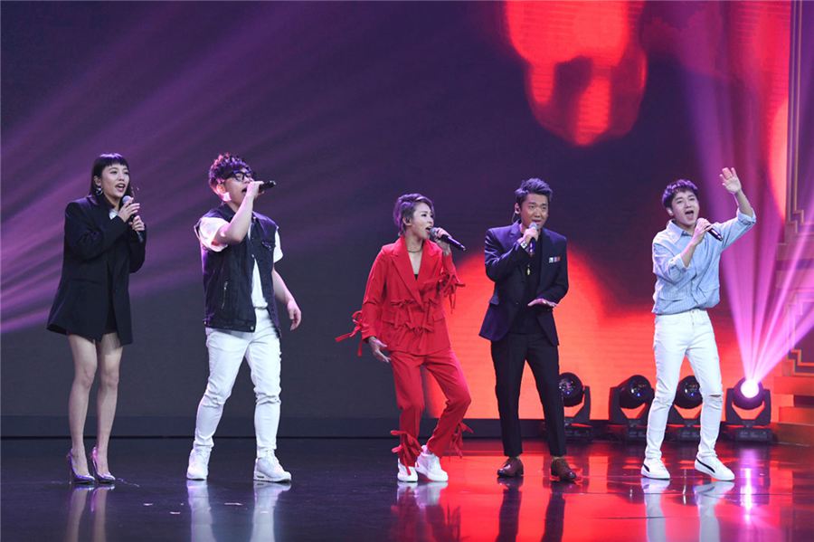 好声音光临《嗨！蓝朋友》胡彦斌用《红颜》旋律唱响《小苹果》歌词