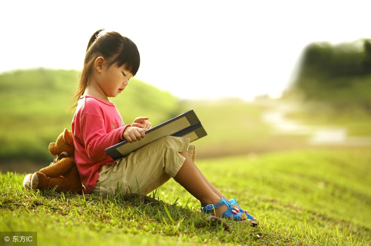 孩子写作业老是看手机怎么办,孩子边写作业边看电视