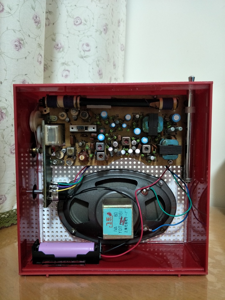 大喇叭收音机手工制作,用一个小喇叭制作简易收音机