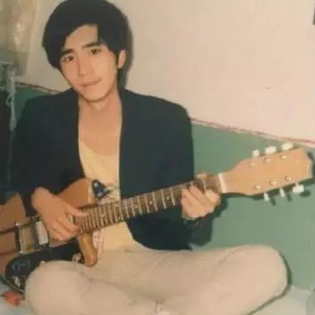 20年前的父母和现在父母的对比,20年前的爸妈照片