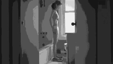 催吐,外挂般的减肥方式?吃的是欲望,吐的是灵魂