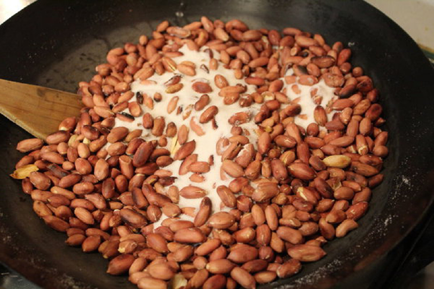 炒花生不脆是坏了吗,炒花生洗过的好还是不洗的好