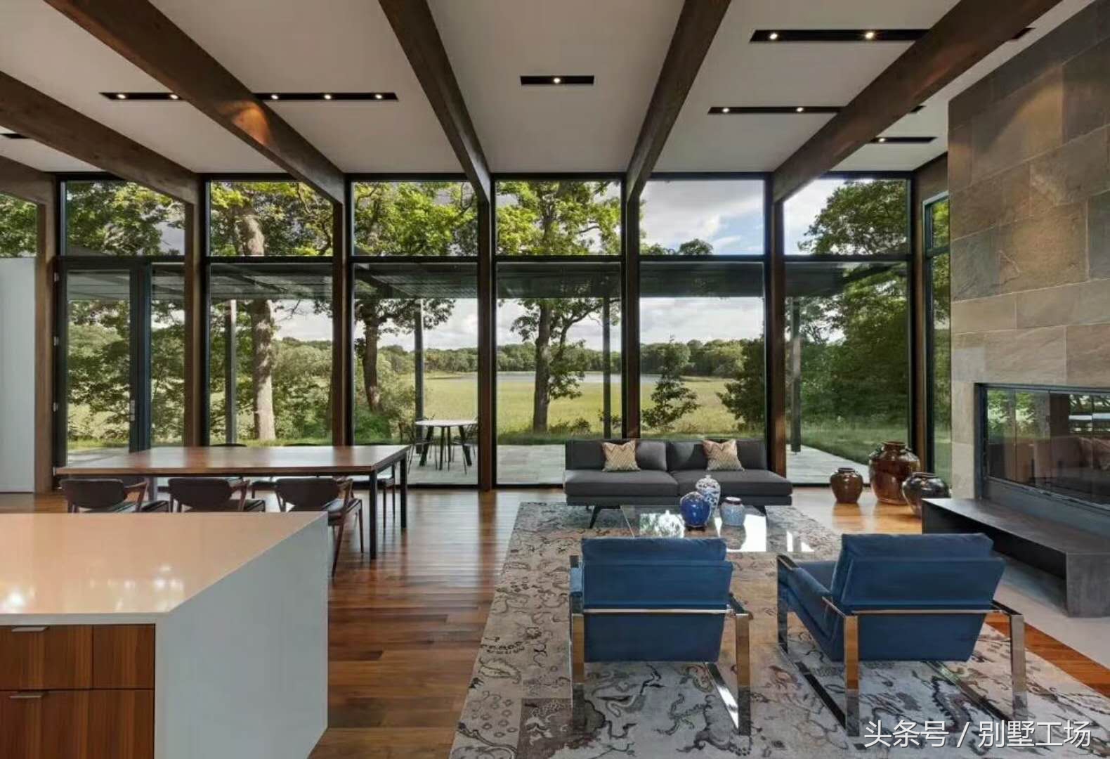 夏天热冬天冷的房子,别墅落地玻璃门窗