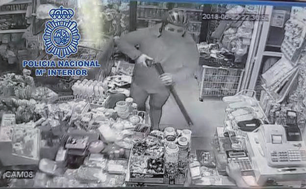 穆尔西亚华人食品店被“超人”抢劫歹徒已被警方逮捕