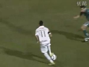 盘点足球十大搞笑瞬间,天下足球疯狂的足球搞笑视频