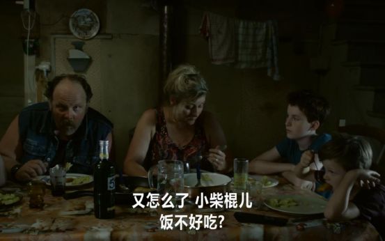 受不了原生家庭的疼，他选择杀死自己来获得重生