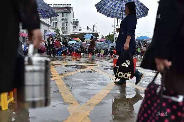 直击高考工厂毛坦厂,毛坦厂亚洲最大高考工厂