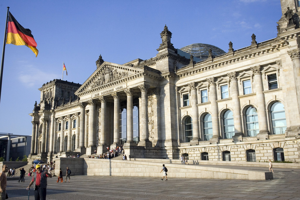 德国街上偶遇茅台酒厂，价格竟然比国内还便宜网友：代购回中国