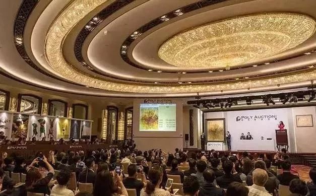 老古翡翠手镯拍卖会,拍卖会上的顶级翡翠手镯