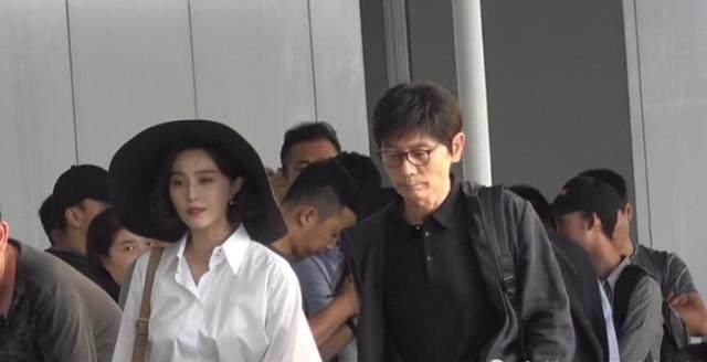 葛优《手机2》造型照暴光，万年光头造型，终于有头发了