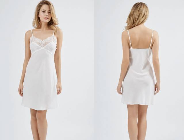 电视剧女子穿睡衣取快递,女子穿睡衣拿快递