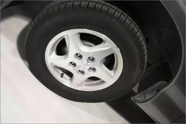 现在的汽车还用定期倒胎吗,汽车为什么要定期年检