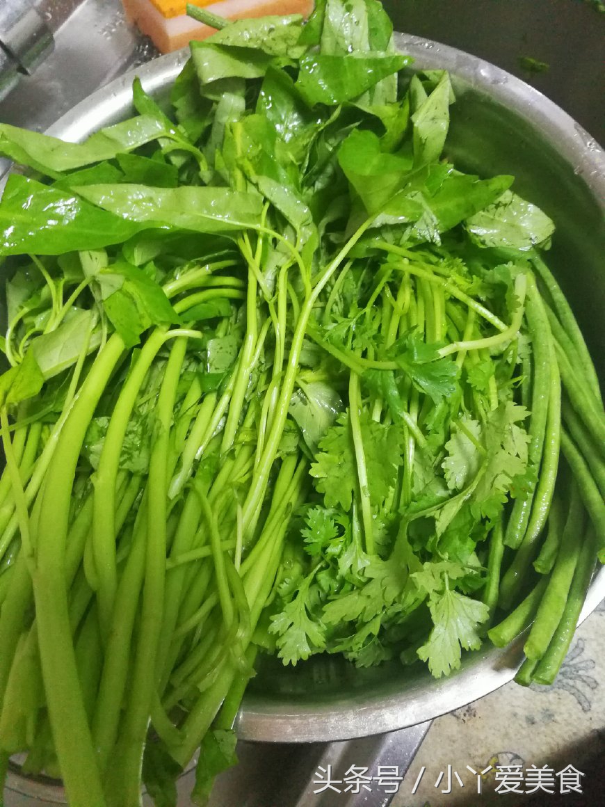 东北烀豇豆肉皮咸菜做法,东北烀地瓜梗咸菜教程