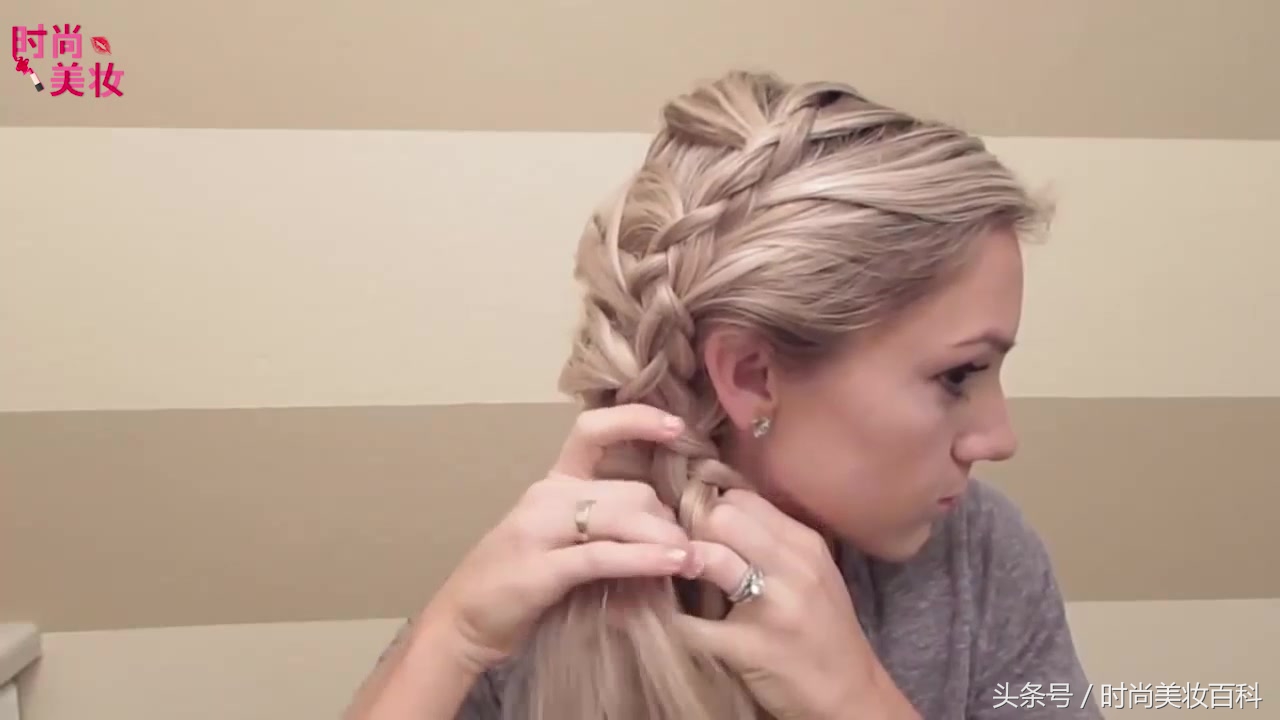 鱼骨辫编发教程,怎么编织人鱼马尾辫