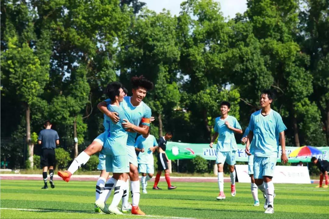 学校足球队毫无悬念夺冠,2019江苏省省长杯足球比赛高中组