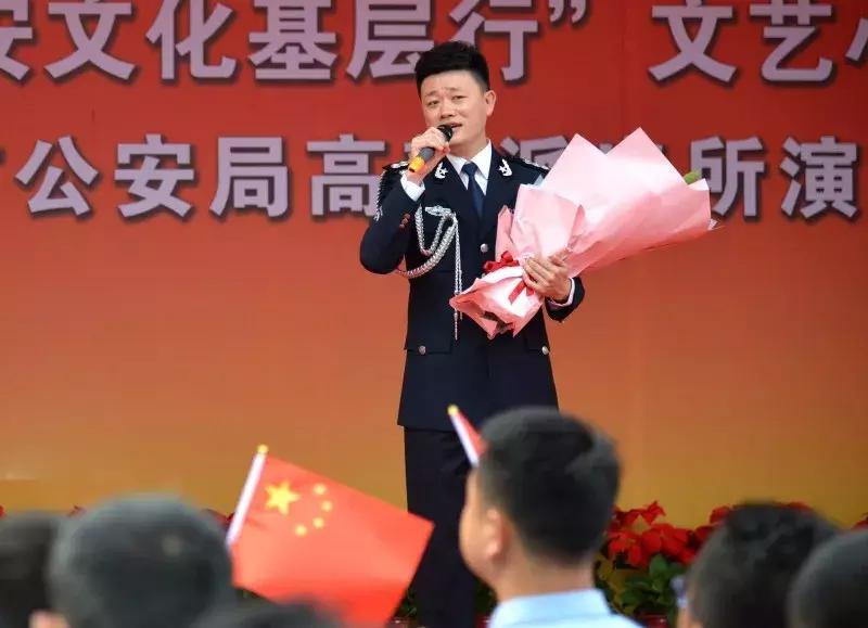 走进警营双拥文艺演出,警营文化下基层传递温暖显真情