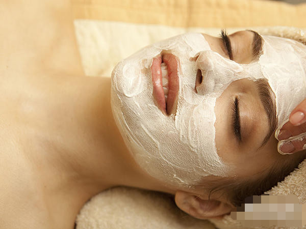 脸颊毛孔粗大如何快速解决,脸上毛孔粗大如何改善小技巧