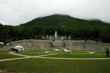 跑马山从半山腰到山顶有哪些景物,跑马山登顶