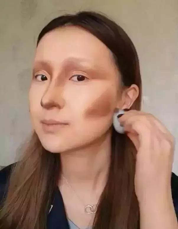 27岁重庆妹子化妆成蒙拉丽莎,重庆妹子化妆