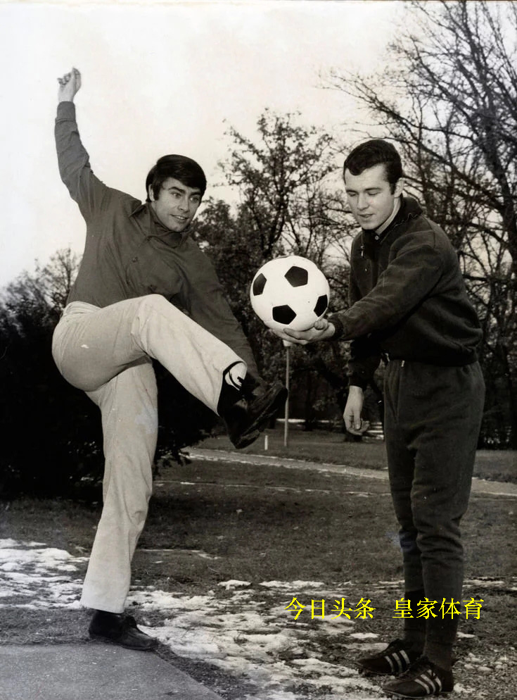 回忆马拉多纳和贝利时代的足球,贝利与马拉多纳谁才是真正的球王