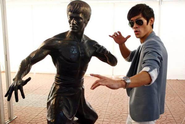 长得最像李小龙的人周星驰,盘点周星驰致敬李小龙的五部电影