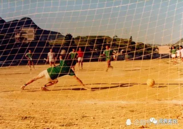 贵州遵义小县城踢足球,贵州紫云足球场