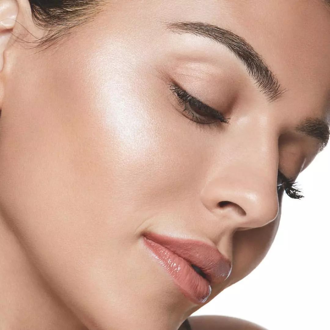 用了很多大牌护肤品依旧没有改善,用了很多护肤品就是没改变