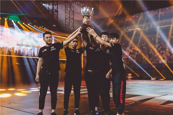 穿越火线cfpl冠军之路,穿越火线2018冠军之路成就怎么得