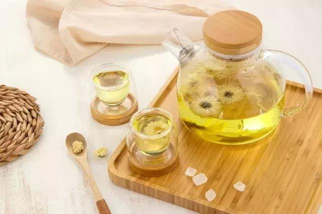 常喝冷饮有多伤，你不知道吗？伤脾胃、伤血管，还有……