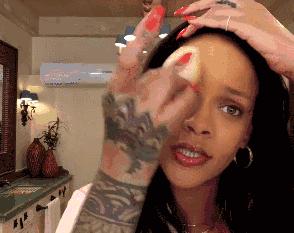 范冰冰抄袭蕾哈娜美妆！以为换个名字就能一天狂赚1000万美元？