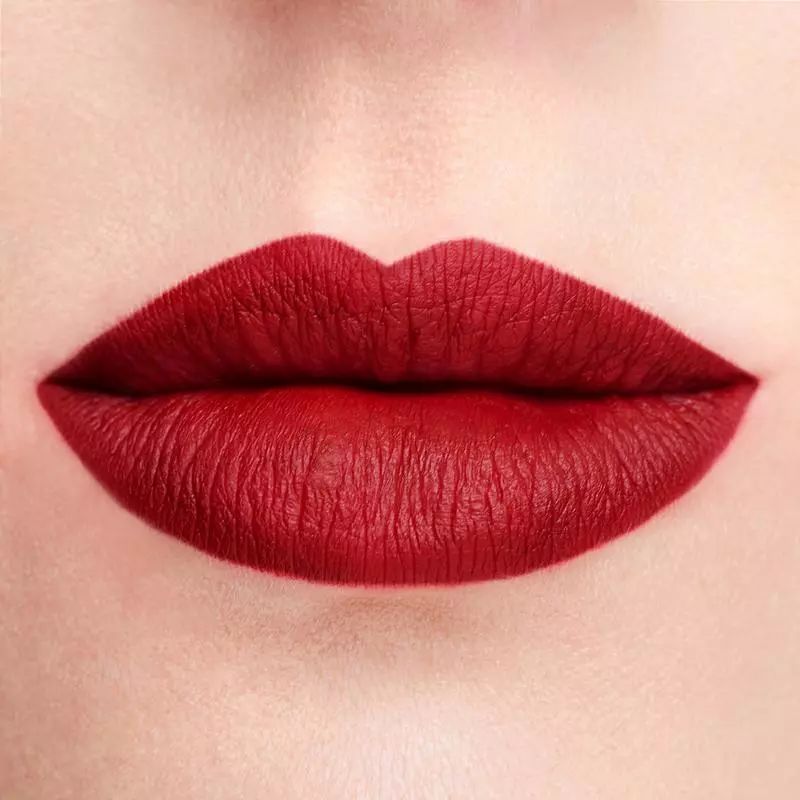 范冰冰抄袭蕾哈娜美妆！以为换个名字就能一天狂赚1000万美元？