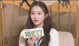 相声少女方宇现场释放撒娇卖萌少女心，对答红毯糗事笑翻全场