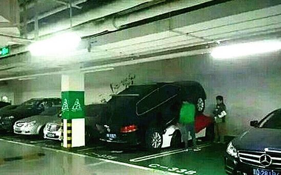 车位刚出来就被撞了怎么处理,车位停在路边被撞怎么处理