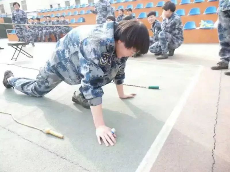 八一特刊武警忠诚卫士,八一特辑从军服到警服