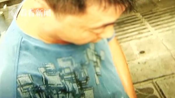 男子公交站裸露*体下**骚扰女性还称比较有成就感