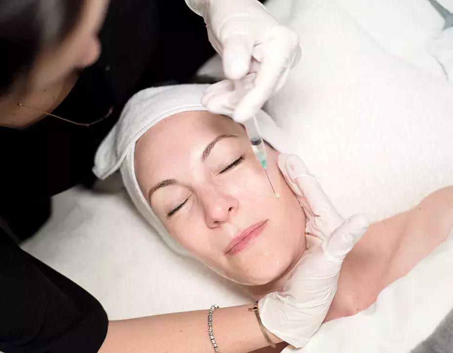 猫砂敷脸、蜜蜂毒疗，女明星怪异美容法真的有效？