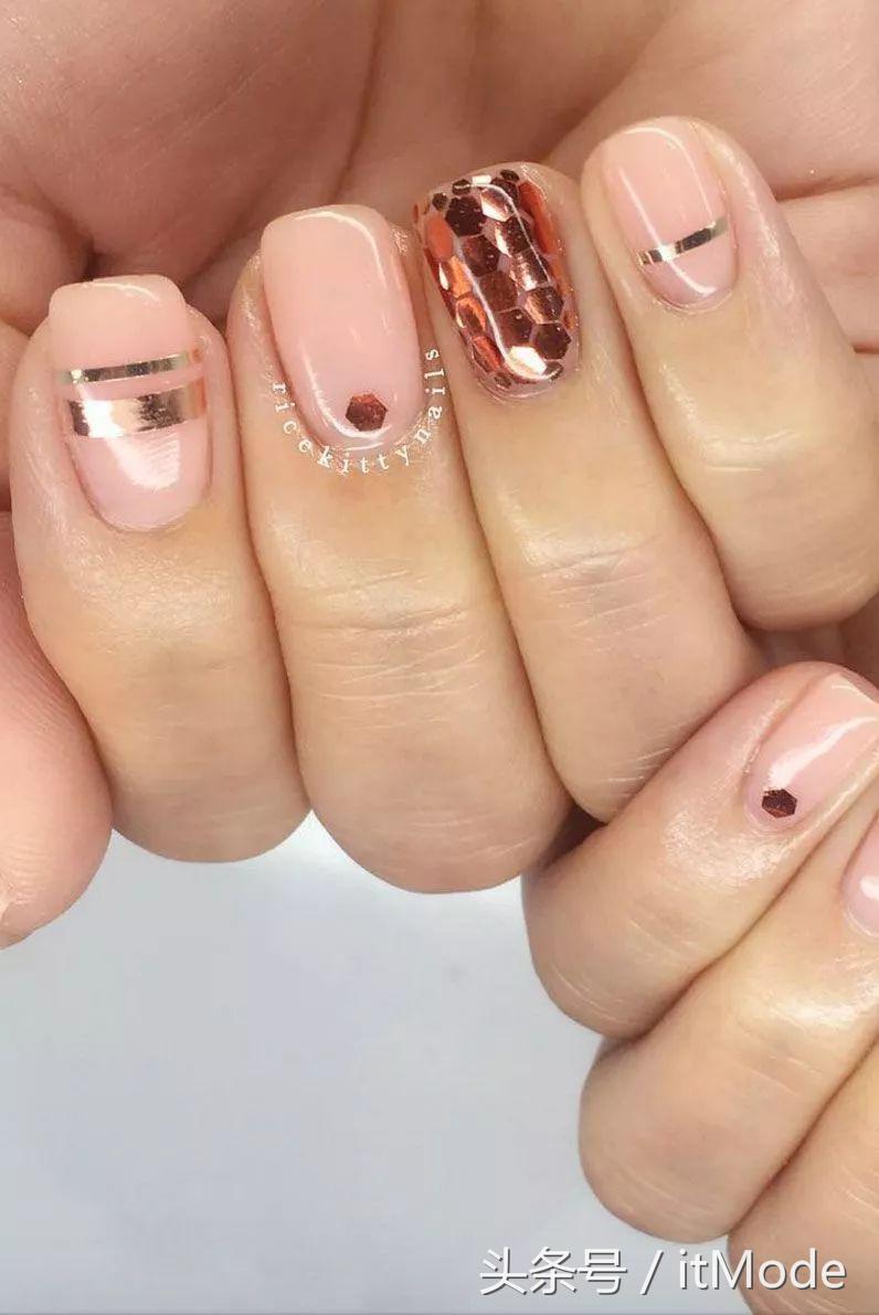 美甲夏天不要甲片推荐什么,短指甲手黑适合夏天的美甲