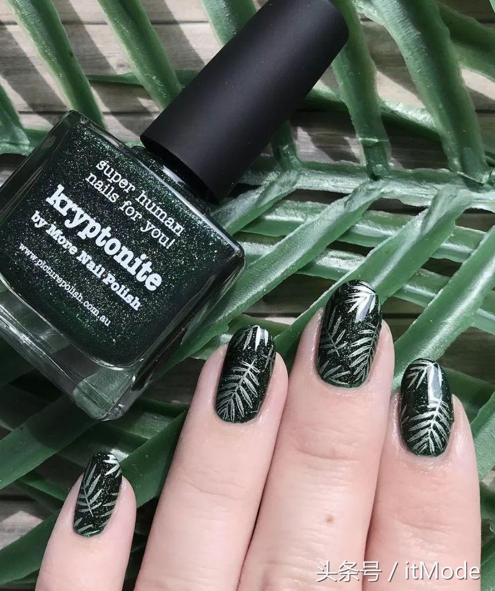 美甲夏天不要甲片推荐什么,短指甲手黑适合夏天的美甲